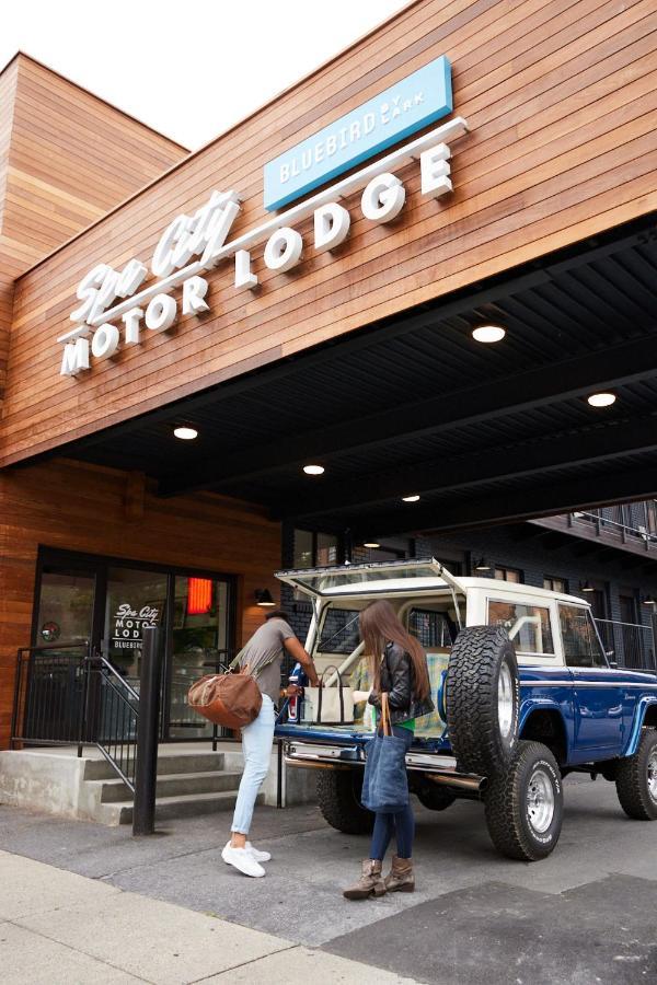 Bluebird Spa City Motor Lodge Саратога Спрингс Екстериор снимка