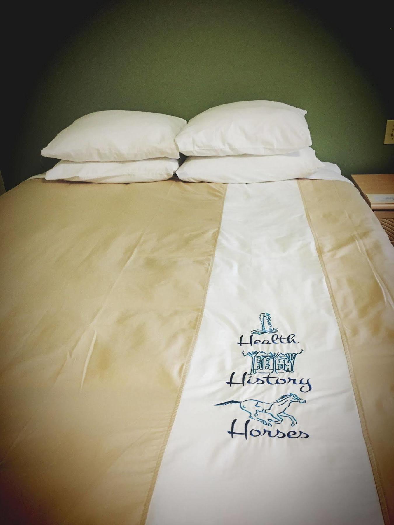 Bluebird Spa City Motor Lodge Саратога Спрингс Екстериор снимка