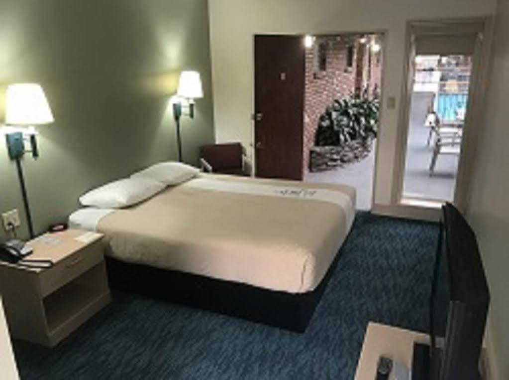 Bluebird Spa City Motor Lodge Саратога Спрингс Екстериор снимка