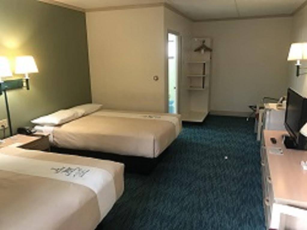Bluebird Spa City Motor Lodge Саратога Спрингс Екстериор снимка